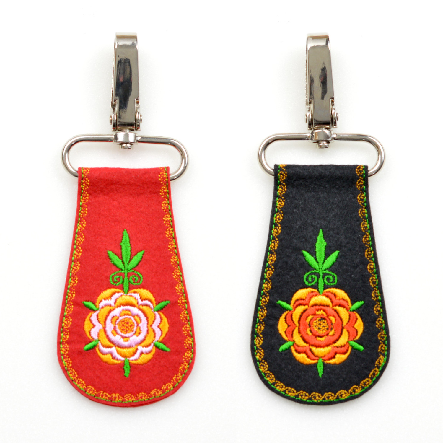 ZUZANA - vyšívaná kľúčenka/prívesok