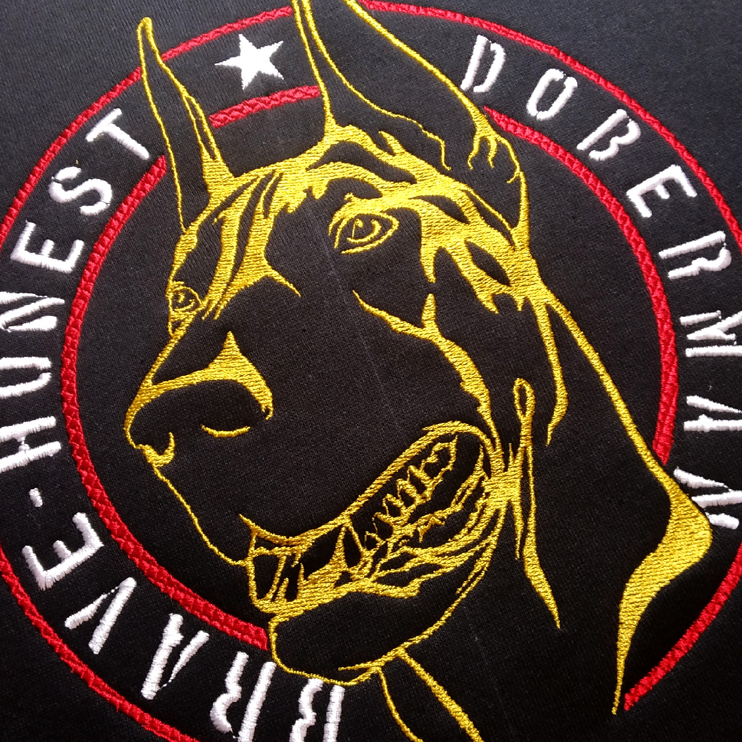 DOBERMAN - BRAVE AND HONEST - unisex vyšívaná mikina s kapucňou